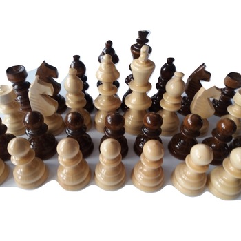 Piese de sah din lemn mare, lacuite, rege 11.5 cm inaltime Piese de sah din lemn mare, lacuite, rege 11.5 cm inaltime