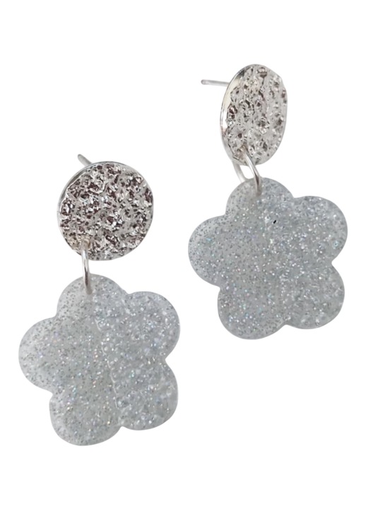 Cercei din rasina sintetica, realizati manual, argintiu, 4x2 cm