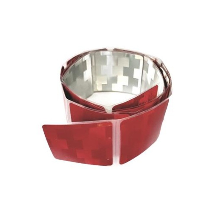 Banda reflectorizanta rosie Avery Dennison CB0170001, 50 m x 50 mm, segmentata, pentru suprafete flexibile