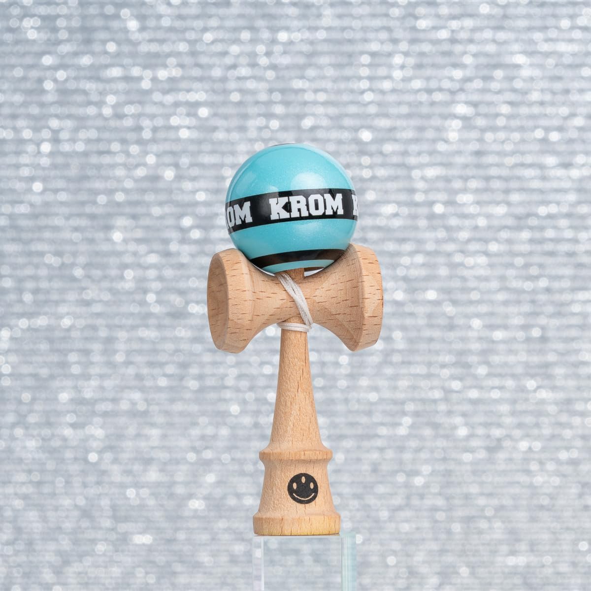 Kendama Krom MIKRO Sky Blue, lemn de fag, complet jucabil, 8cm