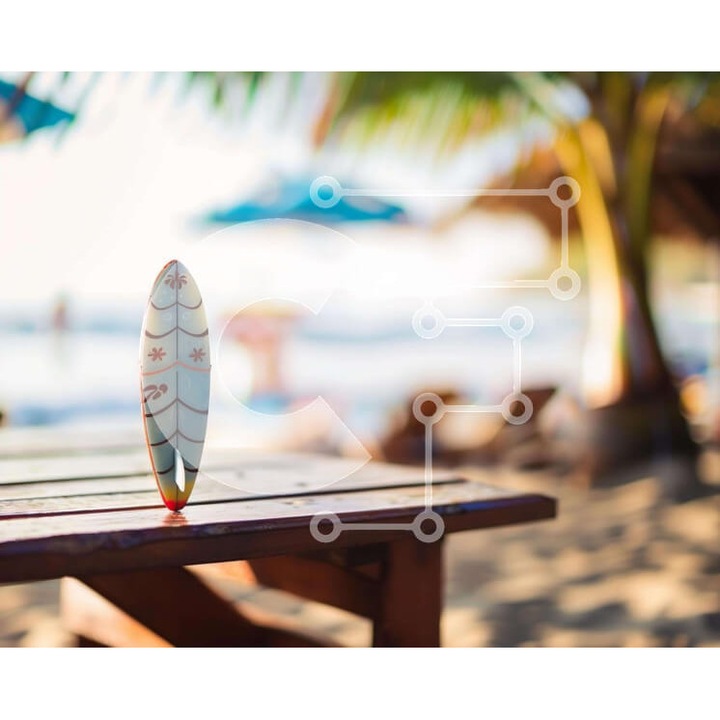 Puzzle din lemn Intrahome, 10x10 cm, 25 piese, imagine cu serf pe masa de lemn langa plaja, cutie din lemn wenge