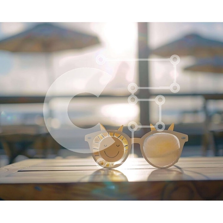 Puzzle din lemn Intrahome - Gyalia eliou pe masa cu umbrela, 10x10 cm, 25 piese, cutie din lemn wenge