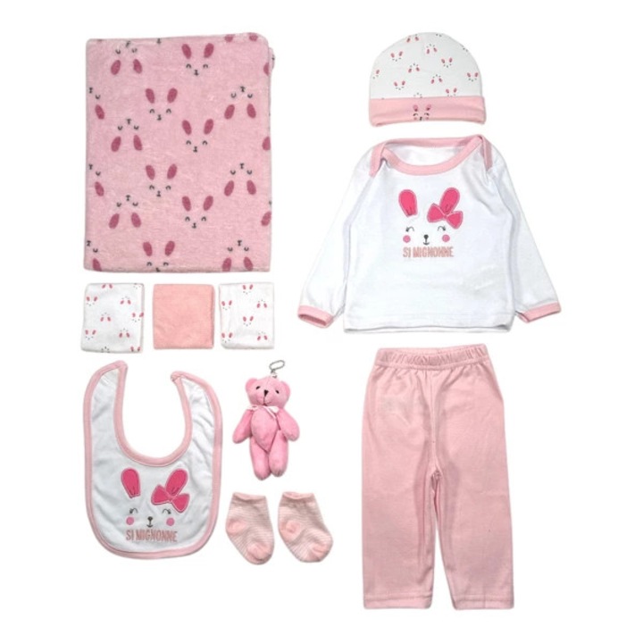 Tom & Kids újszülött ajándékszett, 8 részes, pamut, polár takaró, body, nadrág, partedli, sapka, zokni, törölköző, plüss maci, rózsaszín és fehér színben