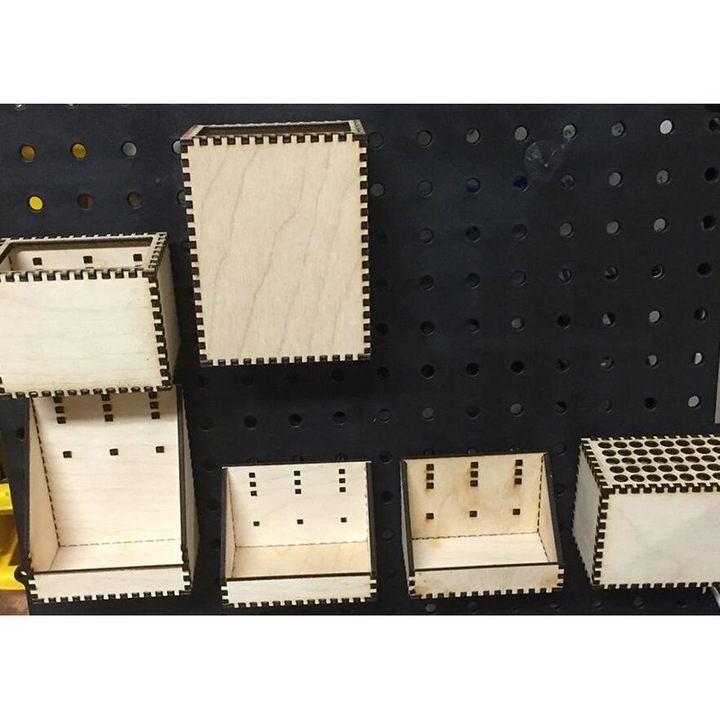 Organizator cutie unelte Pegboard din plywood 3mm-4mm, Intrahome, 50x60 cm, fabricat in Grecia