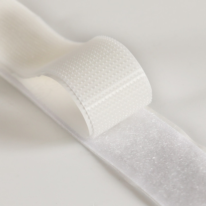 Banda adeziva dublu fata, 5m, 30mm, alb