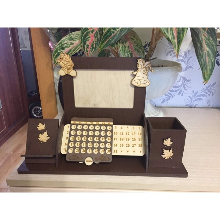 Calendar perpetuu, Intrahome, 30x30 cm, din plywood 3mm-4mm, ideal pentru decorare si proiecte DIY