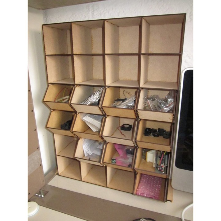 Placa din plywood 3mm-4mm, Intrahome, dimensiune 30x30 cm, ideala pentru proiecte DIY, fabricata in Grecia