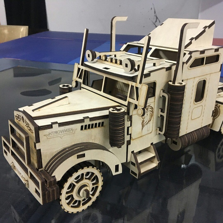 Puzzle Kenworth W900, Intrahome, 3D, 30x30 cm, din plywood 3mm-4mm, fabricat in Grecia