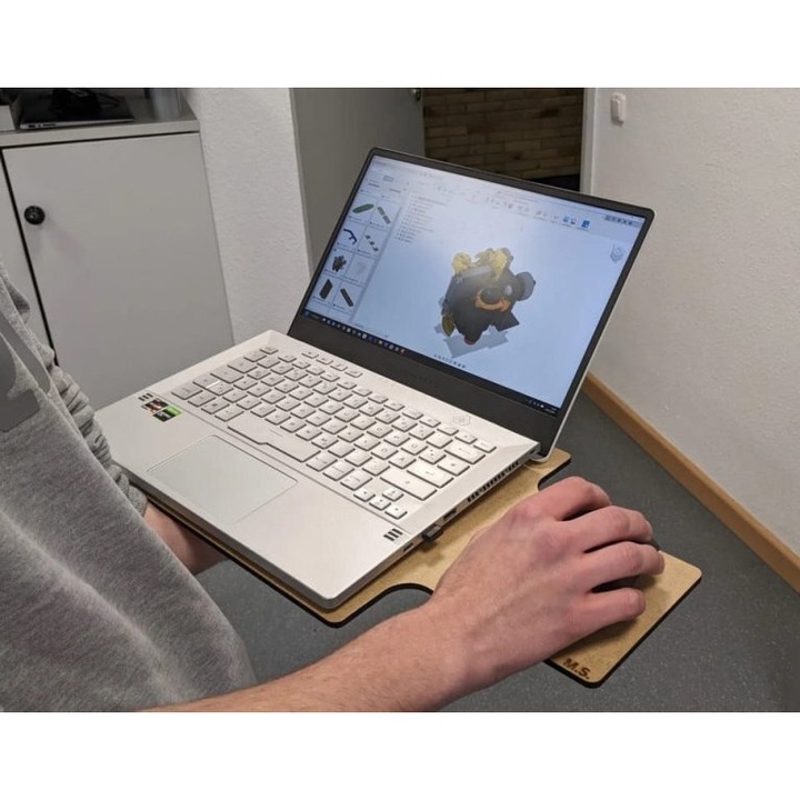 Stand pentru laptop Intrahome, plywood 3mm-4mm, 30x30 cm, design personalizat