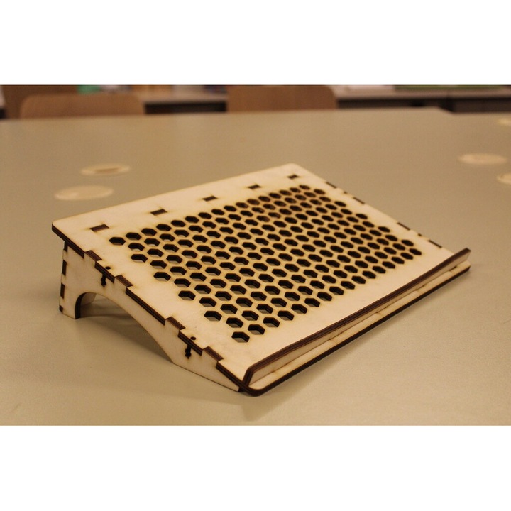 Stand pentru laptop Intrahome, plywood 3mm-4mm, 30x30 cm, design personalizat