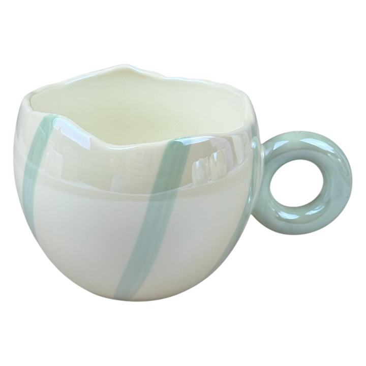 Керамична чаша "Пастелна ивица" бяла със зелена ивица и зелена дръжка, 360 мл