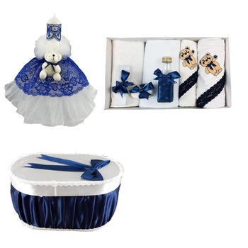 Set botez trei piese cu motiv ursulet, lumanare dantela bleumarin, cutie transport trusou asortata si trusou bleumarin brodat cu ursulet pentru baieti/fete Set botez trei piese cu motiv ursulet, lumanare dantela bleumarin, cutie transport trusou asortata si trusou bleumarin brodat cu ursulet pentru baieti/fete