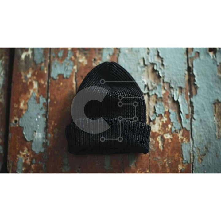 Puzzle din lemn Intrahome - Beanie negru pe suprafata din lemn - 10x10 cm - 25 piese - set in cutie de lemn wenge