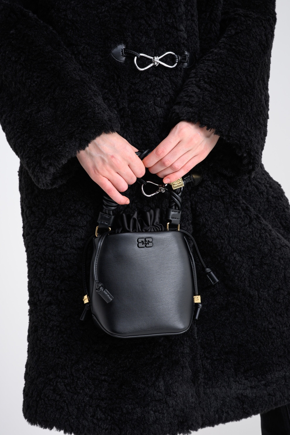 ✴︎GANNI ✴︎ Ganni, Geanta bucket de piele ecologica cu bareta aditionala Bou