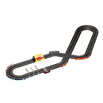 Set de joaca Carrera Disney Cars3 Pista si Masinute Fulger McQueen versus Dinoco Cruz, 5 metri Set de joaca Carrera Disney Cars3 Pista si Masinute Fulger McQueen versus Dinoco Cruz, 5 metri