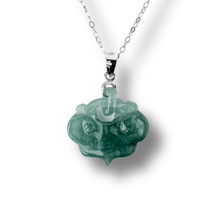 Colier Argint 925 cu Jad Albastru Sculptat Pixiu - Protectie, Echilibru si Prosperitate Interioara