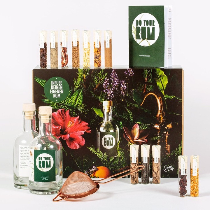 DIY rumkészítő készlet, ajándék apának, férfi alkohol, 2 x üvegpalack természetes parafa dugóval, rézszűrő, 12 fiola faforgáccsal és gyógynövényekkel, utasítások lengyel nyelven