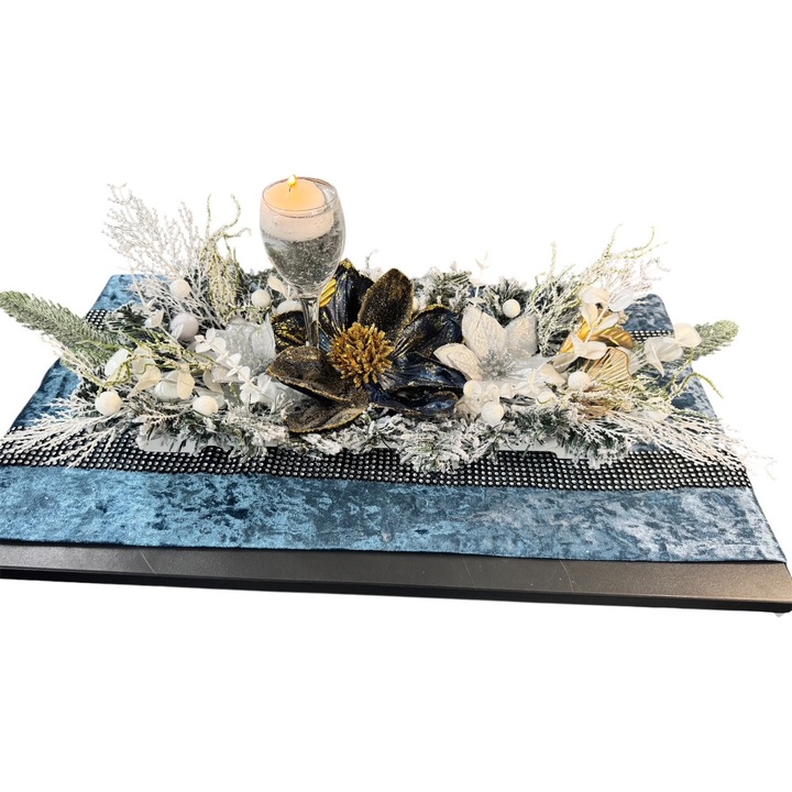 Aranjament craciun Luxury, Magnolia Neagra/Auriu, Flori de Gheata si Lumanare Pahar, Decor Iarna/Sarbatori, 20 x 55 cm, cu napron cadou albastru 3m
