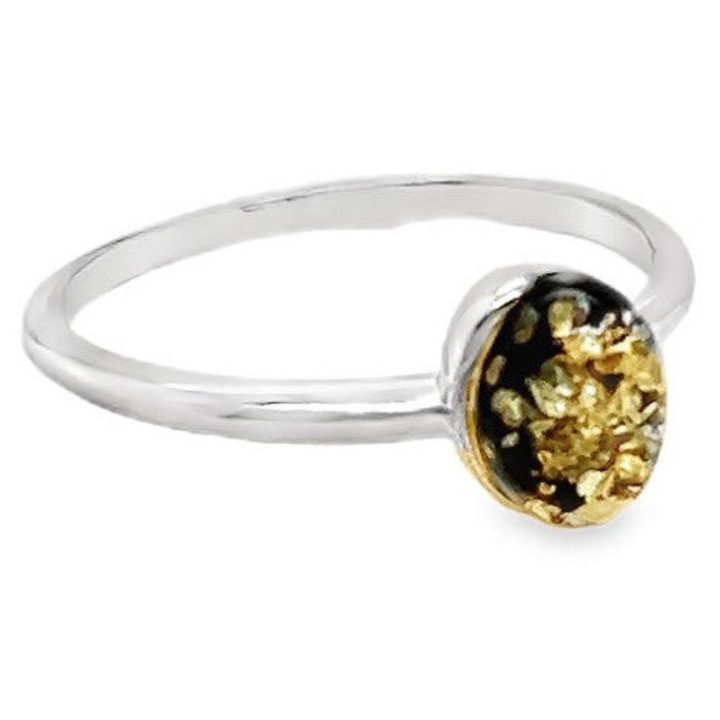 Inel delicat din argint si chihlimbar, marimea 8, oval, verde