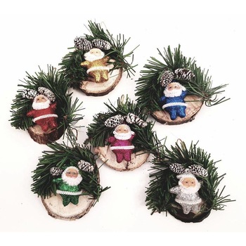 Set 6 decoratiuni Mos Craciun pe coaja de copac Set 6 decoratiuni Mos Craciun pe coaja de copac