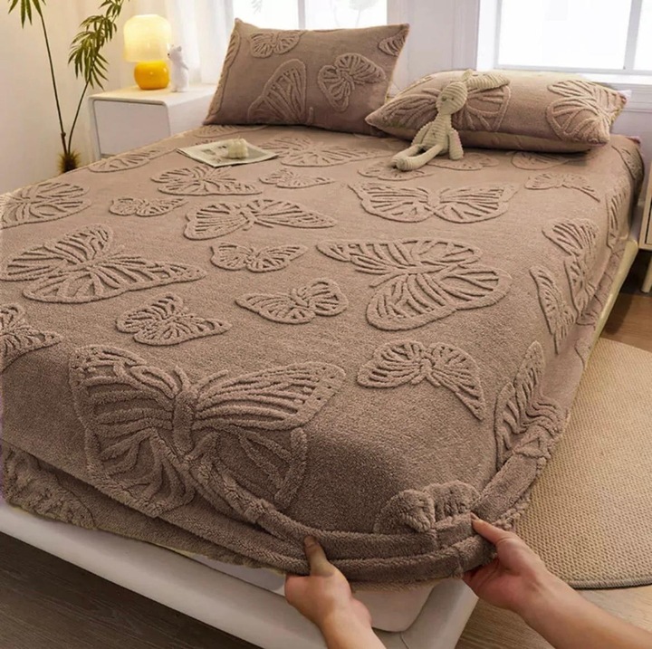 Husa saltea Cocolino, model 3D Fluturi, 180 X 200 CM si 2 Fete de perna 55 x 75 cm Maro