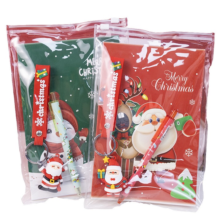 Set cadou de papetarie de Craciun format din 2 piese (caiet, breloc, pix), seria Mos Craciun si seria Elan de Craciun, potrivit pentru cadouri de ziua de nastere