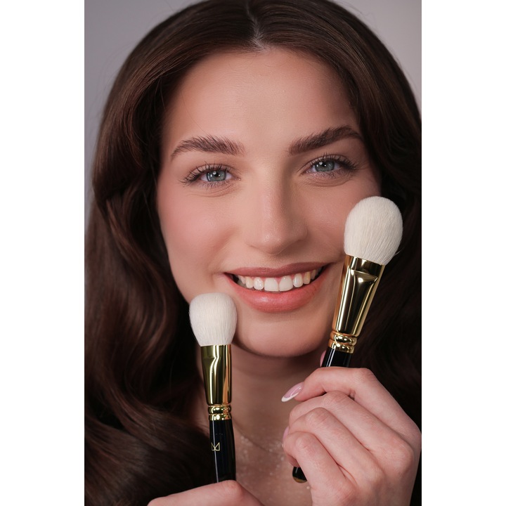 Pensula de machiaj 01 M Brush pentru aplicare Pudra si Bronzer, din peri naturali, handmade in Japonia, cu detalii din Aur 24K