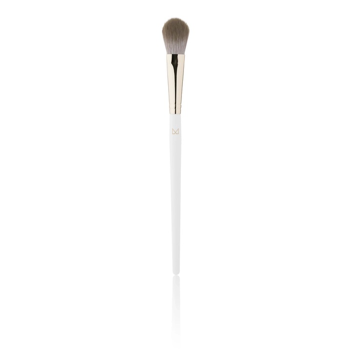 Pensula de machiaj M Brush 07S pentru Concealer si Pudra sub ochi, peri sintetici, maner din lemn, handmade Japonia, alb premium