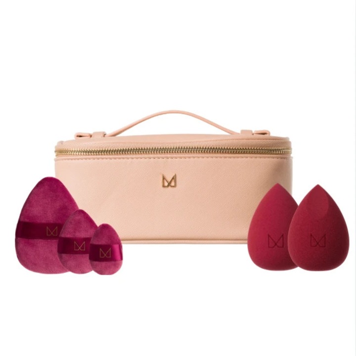 Set de 3 pufuri + 2 bureti de machiaj + Geanta cosmetice, M Brush Weekender Set, Culoare Bej/Visiniu, din piele ecologica