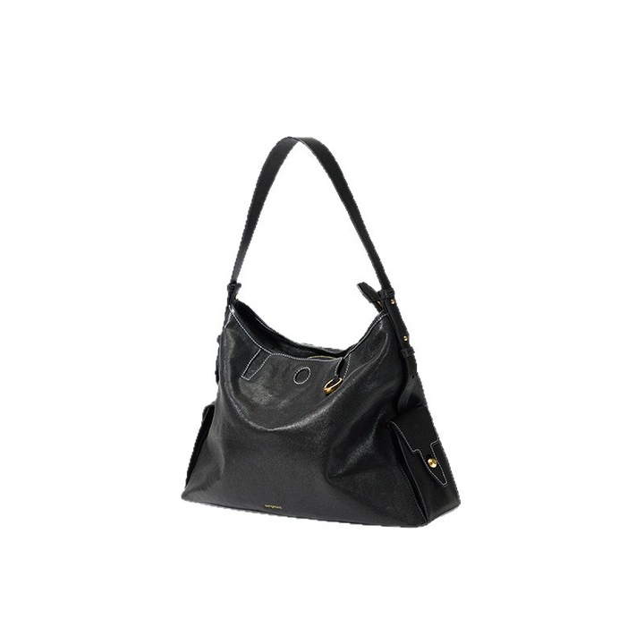 Fekete, közepes méretű, 34x14x27cm-es tehénbőr crossbody táska