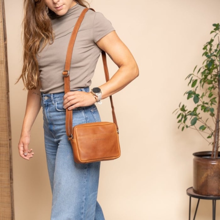 Geantă de umăr, The Chesterfield Brand, Westmere, piele naturală, maro coniac, 23x6x16cm