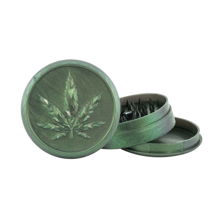 Grinder Magic Leaf design frunza Canabis in relief, din 3 Parti, diametru 70mm, verde metalizat