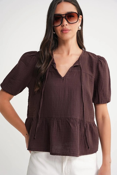 Bluza dama HiCCUP, texturata, cu decolteu rotund, maro, muselina