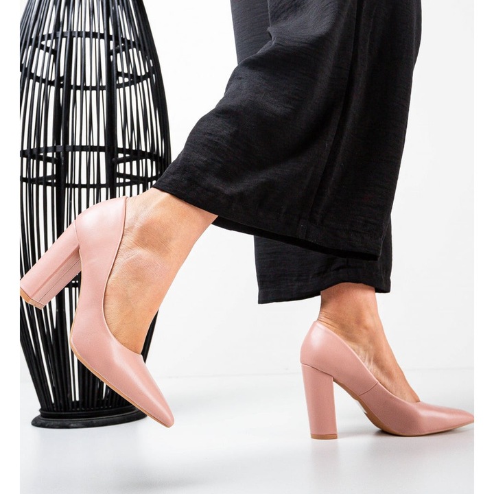 Pantofi Jakarta Roz, Roz