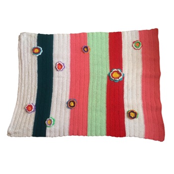 Paturica unicat din acril pentru fete , cu flori Paturica unicat din acril pentru fete , cu flori