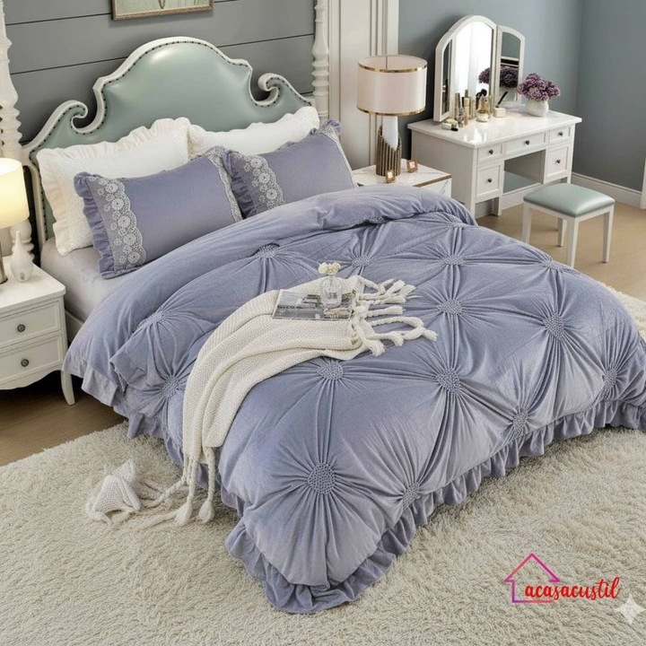 Lenjerie de Pat din Catifea Deluxe, Mov, 4 Piese, Pat Dublu King Size, Matlasare 3D Plisata, Ultra Moale, Termica & Anti-Alergica – Lux si Confort Premium pentru Dormitor