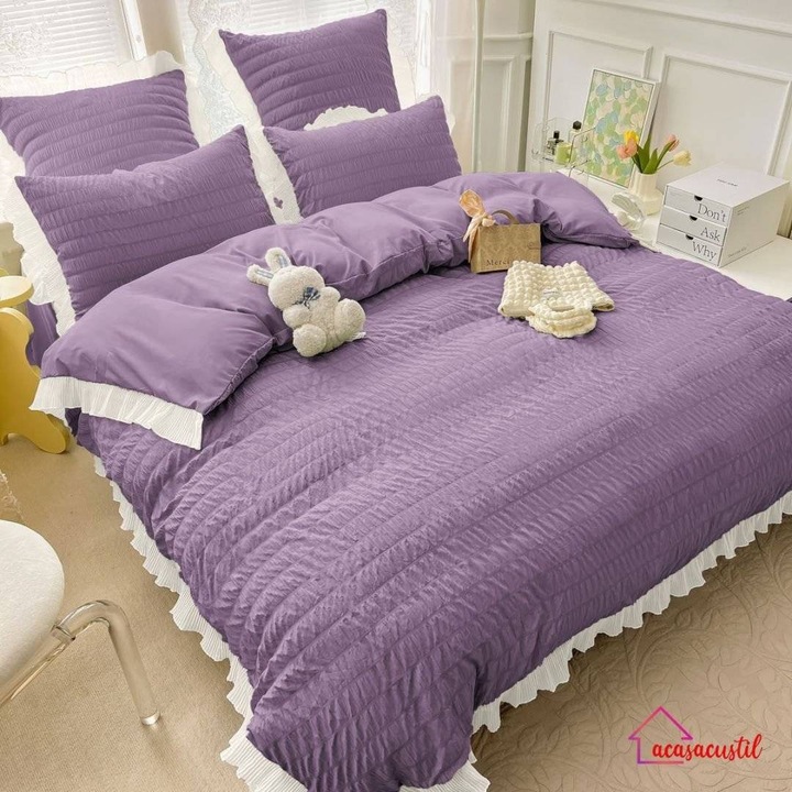 Lenjerie de pat, 6 piese, din bumbac finet texturat cu volanase, cearsaf de pat clasic 230x250 cm, cearsaf pilota 200x230 cm, fete de perna 50x70 si 70x70 cm, Mov