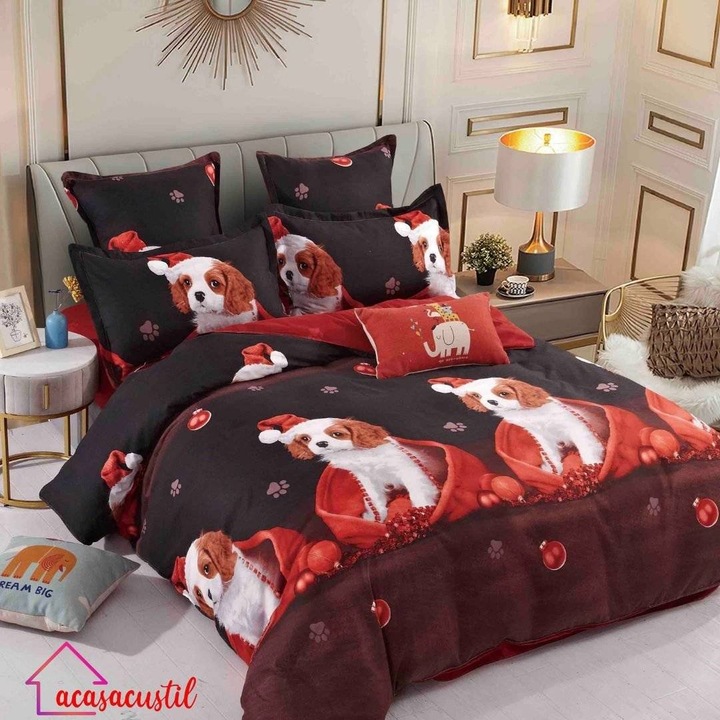 Lenjerie de pat 4 piese din finet, cearceaf cu elastic, model de Craciun cu catelusi imbracati festiv, design adorabil si elegant pentru dormitor, material moale si calduros, culori vii si rezistente, confort termic pentru iarna, negru rosu