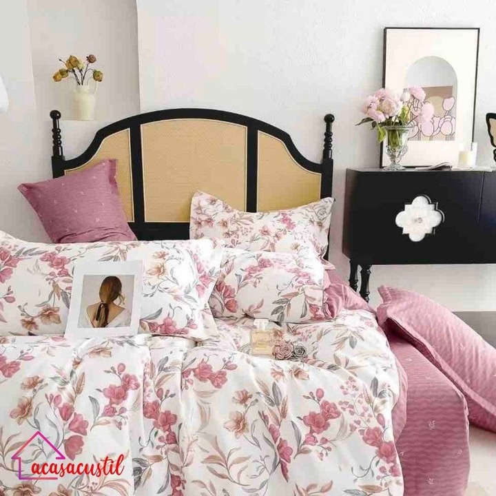 Lenjerie de pat din finet, 6 piese, model floral romantic cu nuante de roz si bej, cearsaf cu elastic 180x200 cm, cearsaf pilota 200x220 cm, fete de perna 50x70 si 70x70 cm, alb cu roz pudrat