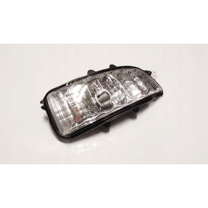 Volvo C30 C70 S40 S60 S80 V40 V70 комплект 2 мигача, OE 31111102