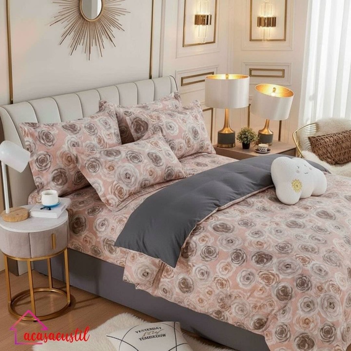 Lenjerie de pat din finet, 6 piese, model floral cu trandafiri bej si gri, cearsaf cu elastic 180x200 cm, cearsaf pilota 200x220 cm, fete de perna 50x70 si 70x70 cm, roz prafuit cu gri