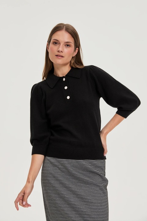 Pulover cu guler negru, Negru