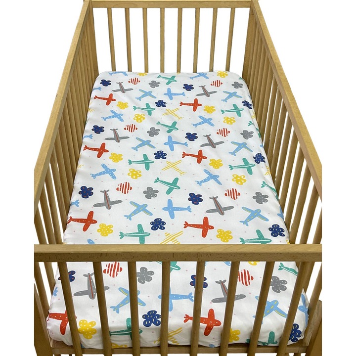 Cearceaf din bumbac ranforce, cu elastic pe colturi, culoare alb/multicolor, pentru patut de bebelusi 120/60cm, din colectia "Puiut somnoros" - CPBR35