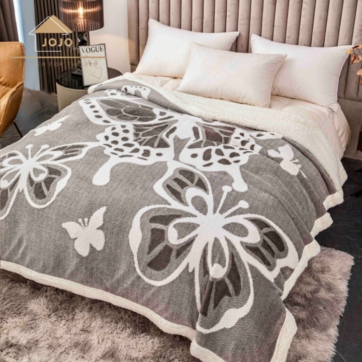 Patura cu Blanita pentru Pat Dublu, Jojo Home, Microfibra Premium, Model 3D Fluturi, Bicolor, 200x230cm, Gri Deschis-Alb