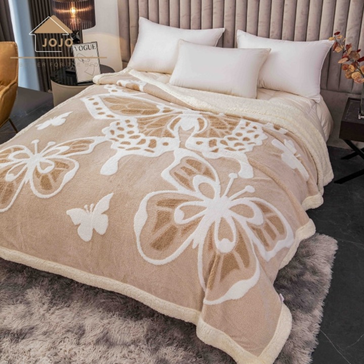 Patura cu Blanita pentru Pat Dublu, Jojo Home, Microfibra Premium, Model 3D Fluturi, Bicolor, 200x230cm, Crem-Alb