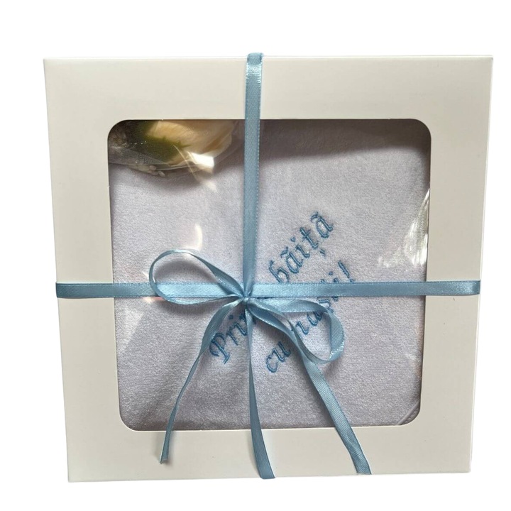 Prosop cu capison alb – blue “Prima baita cu nasii”, cu saculet mirodenii, 75×75 cm, in cutie, PB005