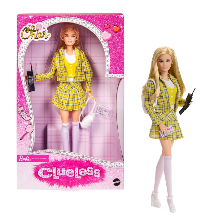 Кукла Barbie Signature, колекционерска фигурка Clueless Cher с жълт кариран костюм, раница, мобилен телефон и шофьорска книжка, Jbj34