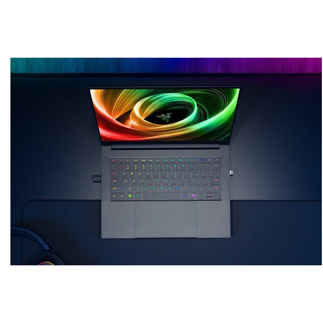 Laptop, Razer Blade 14, 14" QHD+, 120 Hz OLED, R9-365, 32GB, 1TB, NVIDIA GeForce RTX 5070, Negru