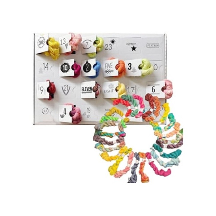 Calendar de Advent 2024, 24 zile, crosetat si tricotat, cu marcatoare, figurine si decoratiuni Craciun