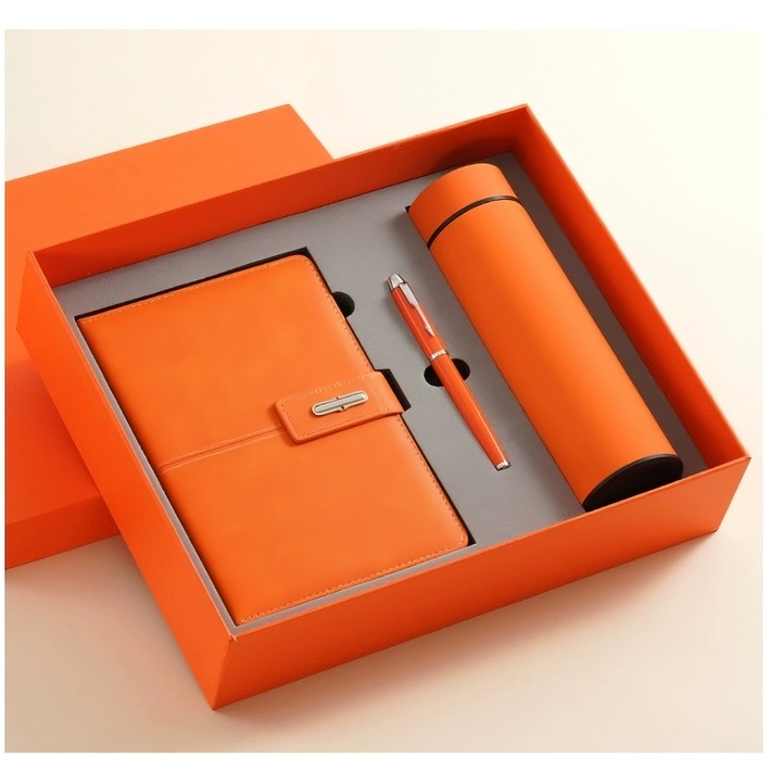 Елегантен подаръчен комплект Оранжев, GIMASE, A5 дневник от екологична кожа, 500 мл термос, лесен за носене, и метална химикалка, запазва топлината за дълго време